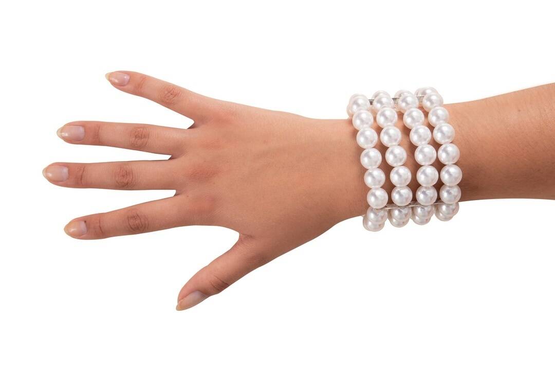 Armband mit Kunstperlen