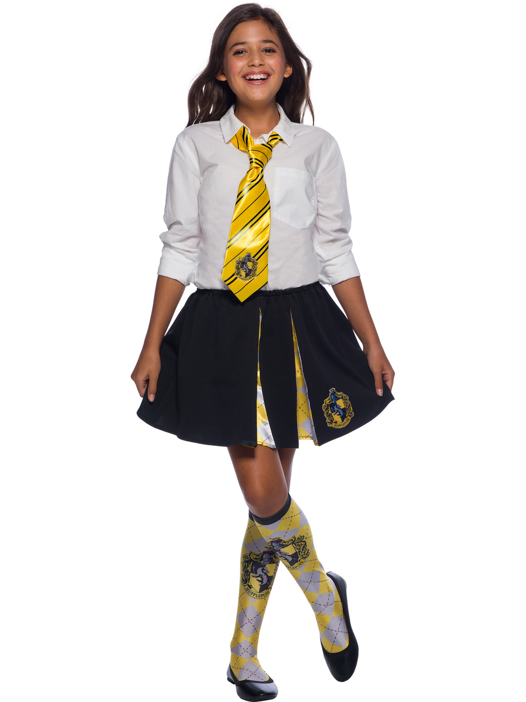 Eine gestreifte Krawatte aus gelbem und schwarzem Satin mit Hufflepuff-Wappen.